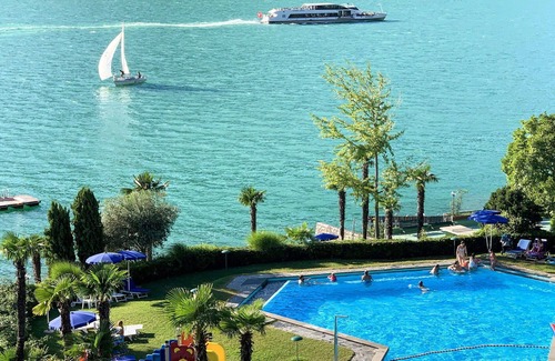 Bissone Apartamento | Acogedor apartamento con piscina, WIFI, A/C, TV, balcón, vista panorámica y aparcamiento
