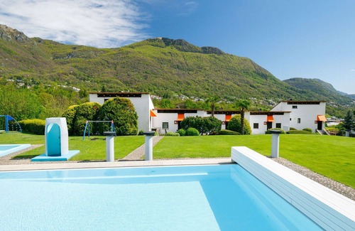 Sonvico Apartamento | Acogedor apartamento para 4 personas con piscina, WIFI, TV, patio y aparcamiento