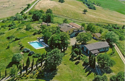Il Poggio Apartamento | Bonito apartamento con piscina, WIFI, TV, mascotas permitida, vista panorámica y aparcamiento