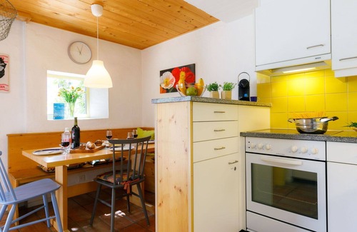 Capriasca Apartamento | Apartamento con piscina, WIFI, TV, patio, mascotas permitida, vista panorámica, aparcamiento