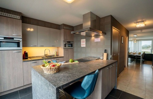 Bredene Apartamento | Precioso apartamento para 6 personas con WIFI, TV, terraza y aparcamiento
