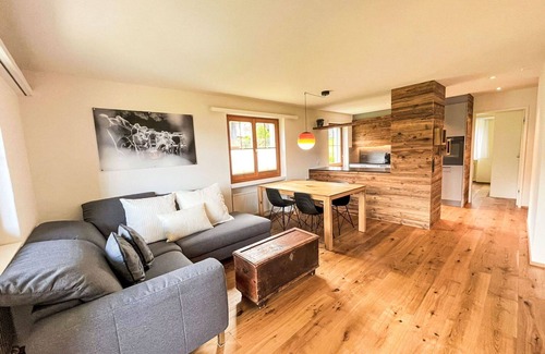Falera Apartamento | Acogedor apartamento con piscina, WIFI, TV, balcón, vista panorámica y aparcamiento