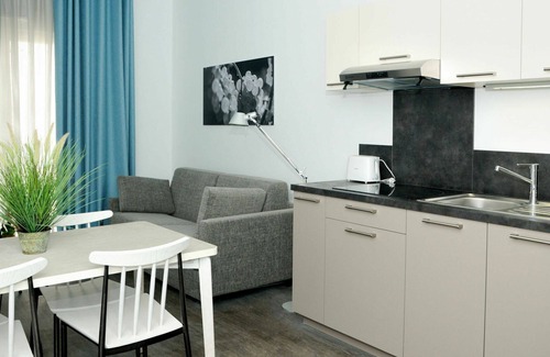 Jonzac Apartamento | Bonito apartamento para 6 personas con WIFI, A/C, TV, balcón, mascotas permitida y aparcamiento