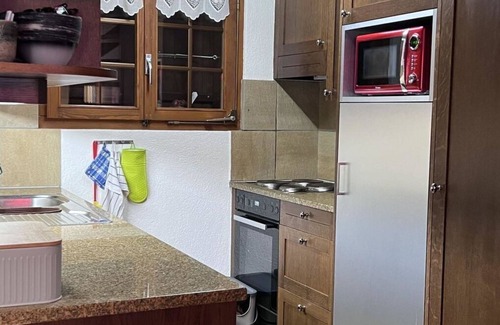 Saanen Apartamento | Hermoso apartamento para 6 personas con WIFI, TV, balcón y mascotas permitida