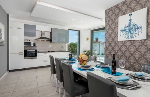Zurkovo Apartamento | Precioso apartamento con piscina privada, A/C, WIFI, TV, terraza, mascotas permitida y aparcamiento