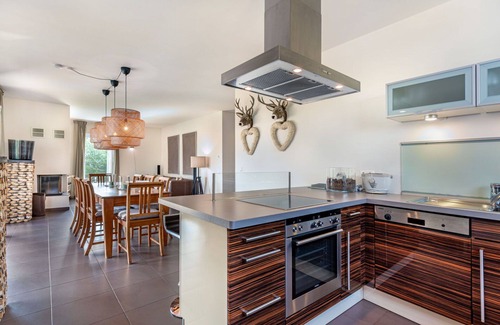 Sankt Urban Apartamento | Precioso apartamento para 6 personas con WIFI, TV, terraza, mascotas permitida y aparcamiento