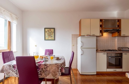 Novi Vinodolski Apartamento | Bonito apartamento en Novi Vinodolski