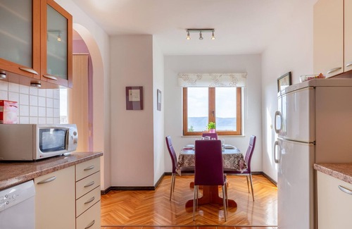 Novi Vinodolski Apartamento | Bonito apartamento en Novi Vinodolski