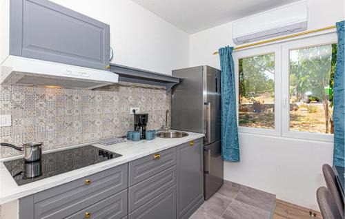 Danilo Biranj Apartamento | Nice Apartment In Danilo With Wifi