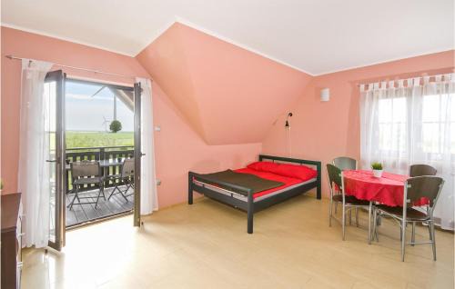 Darlowo Apartamento | Nice Apartment In Darlowo With Kitchen