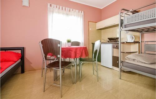 Darlowo Apartamento | Nice Apartment In Darlowo With Kitchen