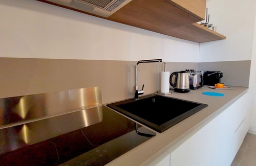 Laureto Villa | Hermoso apartamento en villa con jacuzzi, WIFI, A/C, TV, veranda, aparcamiento, cerca de Alberobello