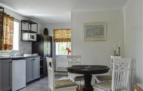 Malmkoping Apartamento | Nice Apartment In Malmköping With Sauna