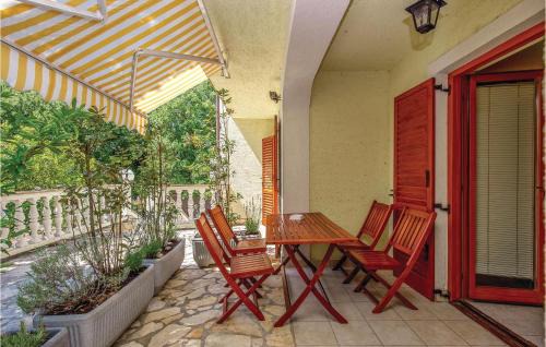 Povile Apartamento | Nice Apartment In Povile With Wifi