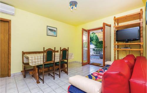 Povile Apartamento | Nice Apartment In Povile With Wifi
