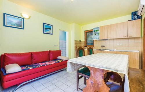 Povile Apartamento | Nice Apartment In Povile With Wifi