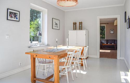 Simrishamn Apartamento | Nice Apartment In Simrishamn With Wifi