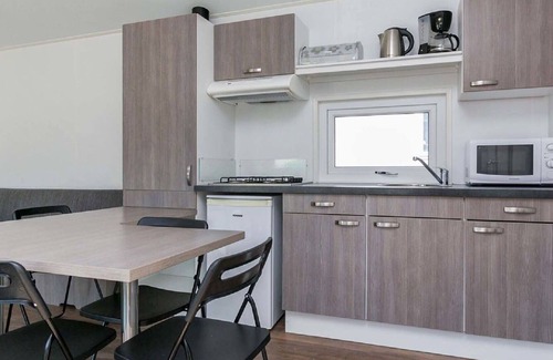 Houthalen Casa | Bonito apartamento en villa con jacuzzi, piscina, TV, terraza y aparcamiento