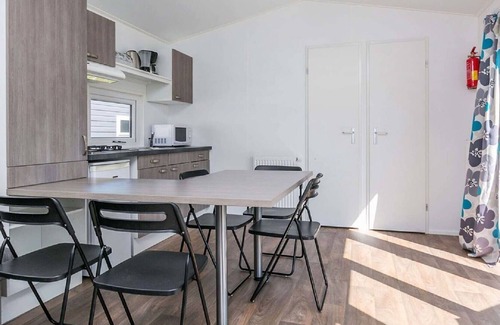 Houthalen Casa | Bonito apartamento en villa con jacuzzi, piscina, TV, terraza y aparcamiento