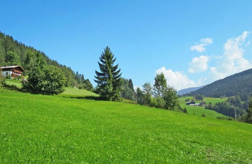 Radstadt Villa | Bonito apartamento en villa para 4 personas con WIFI, TV, patio, mascotas permitida y aparcamiento