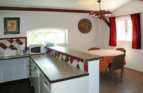 Sigonce Villa | Hermoso apartamento en villa con WIFI, piscina, TV, patio, mascotas permitida y aparcamiento