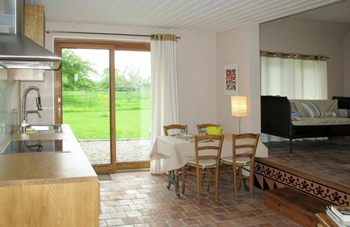 Victot - Pontfol Casa | Bonito apartamento en villa con piscina, WIFI, TV, patio, mascotas permitida y aparcamiento