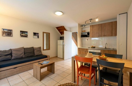 Saumur Casa | Hermoso apartamento en villa con piscina, internet, TV, terraza, mascotas permitida y aparcamiento