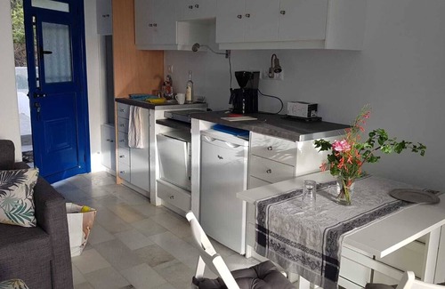Naxos Casa | Bonito apartamento, pequeña casa adosada en la playa (Liz. No. 00000473361)