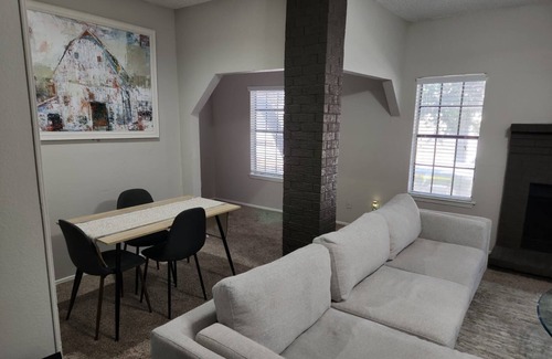 Northeast Carrollton Apartamento | Nice apartment unit near restaurants & bars