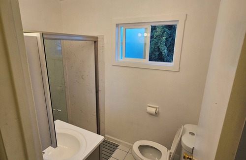 Maxwell Park Apartamento | Nice apartment with AC in vibrant Oakland Maxwell Park area.