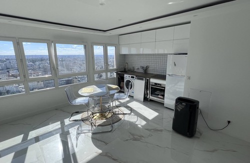 Gare Apartamento | Nice Apartment with amazing view of Paris +Parking