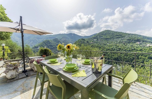 Avegno Apartamento | Apartamento con WIFI, piscina privada, terraza, vista panorámica, aparcamiento, cerca de Portofino