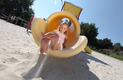 Strucht Casa | Nice bungalow with sauna and bubble bath, on a holiday park, 4 km. Valkenburg