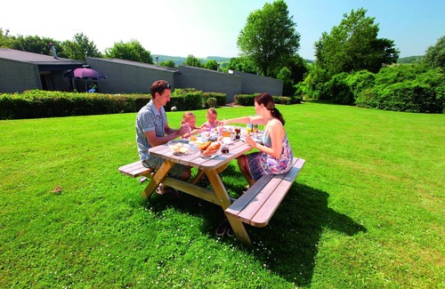 Strucht Casa | Nice bungalow with sauna and bubble bath, on a holiday park, 4 km. Valkenburg