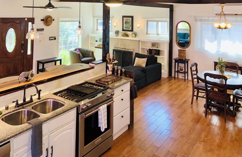 Park Mesa Heights Casa | Nice bungalow with AC in sunny Los Angeles