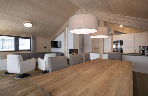 Pichl-Preunegg Chalet De Esquí | Bonito chalet con balcones