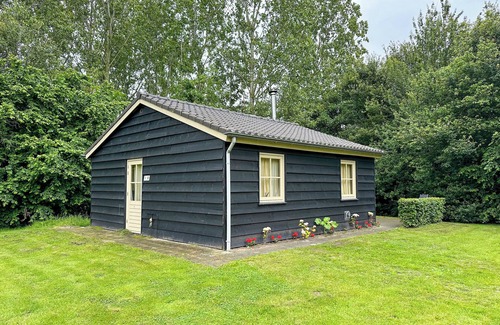 Lage Zwaluwe Casa | Nice cottage on a farm campsite near Breda