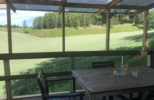 Finspang Casa | Nice cottage with lake view