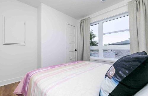 Longueuil Apartamento | Nice Cozy & Unique Apartment with Free Parking