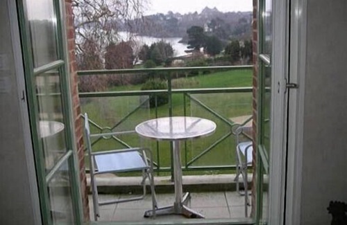 Dinard Apartamento | Nice duplex apartment in an ancient priory, access to the beach through the park