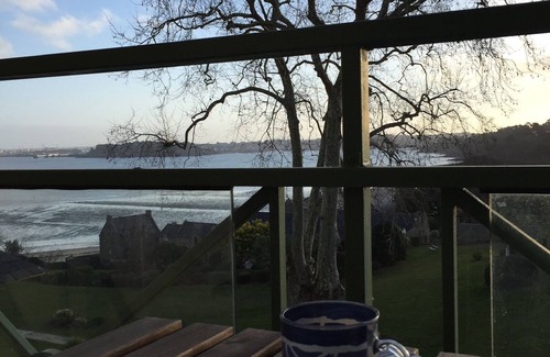 Dinard Apartamento | Nice duplex apartment in an ancient priory, access to the beach through the park