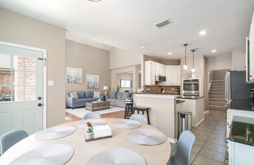 Flower Mound Casa | Nice heated pool & spa w BBQ near DFW-sleeps 10-14 Stylish Paradise