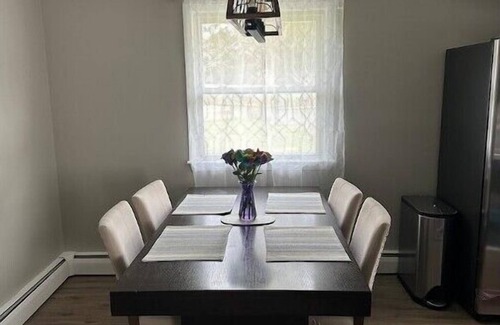 Portsmouth Casa | Nice home 5 min from beaches and close to Newport