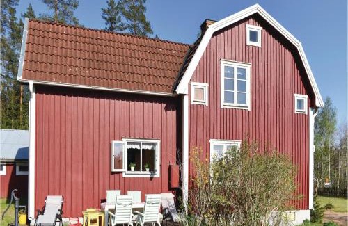 Bruzaholm Casa | Nice Home In Bruzaholm With Kitchen