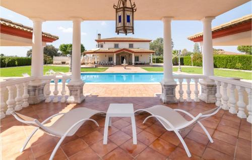 La Carlota Casa | Nice Home In Córdoba With Wifi