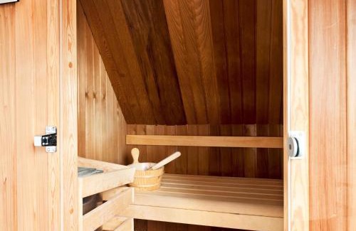 Eernewoude Casa | Nice home in Earnewâld with Whirlpool and sauna