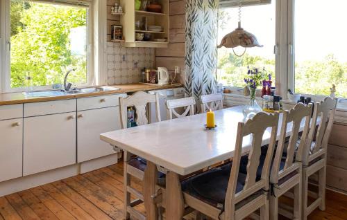 Gjengstoa Casa | Nice Home In Farstad With Wifi