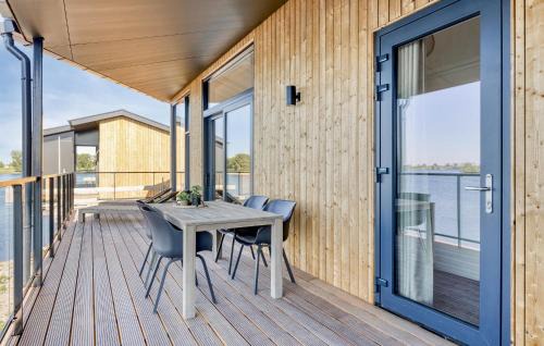 Kerkdriel Casa | Nice Home In Kerkdriel With Lake View