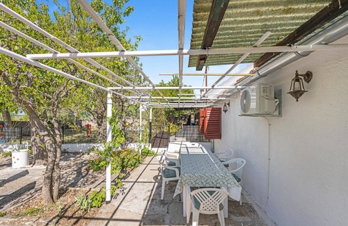 Sibenik Casa | Bonita casa en Konjevrate con cocina.