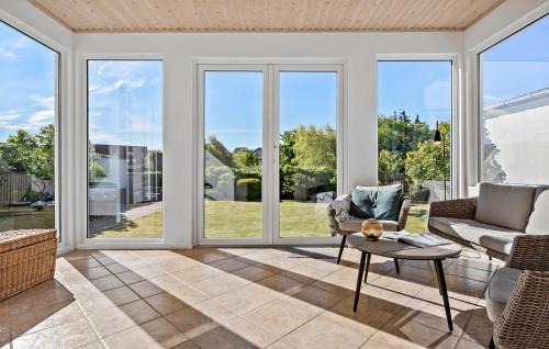 Logstor Casa | Nice Home In Løgstør With Wifi